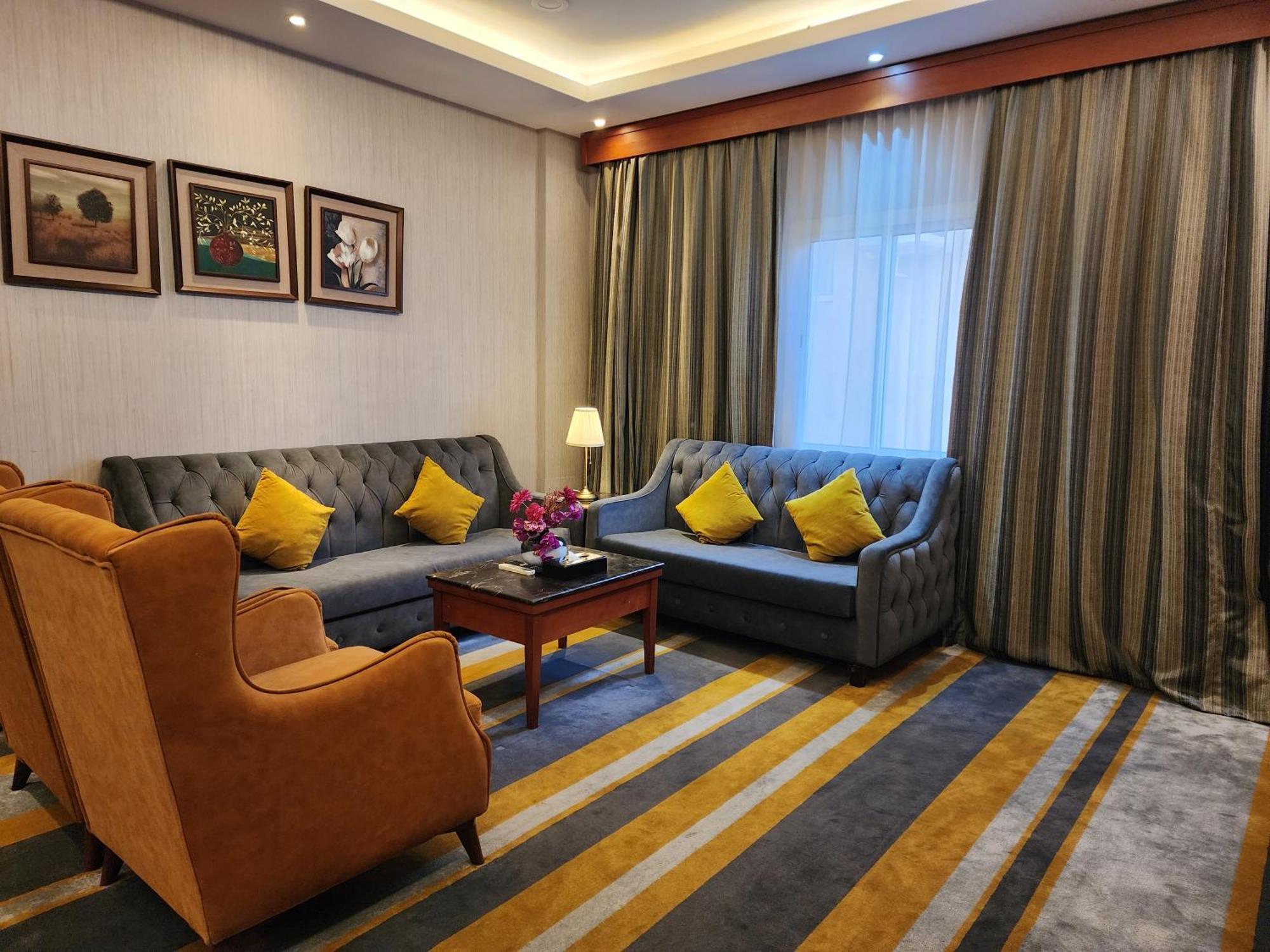 Shaty Alhayat Hotel Suites เจดดาห์ ภายนอก รูปภาพ