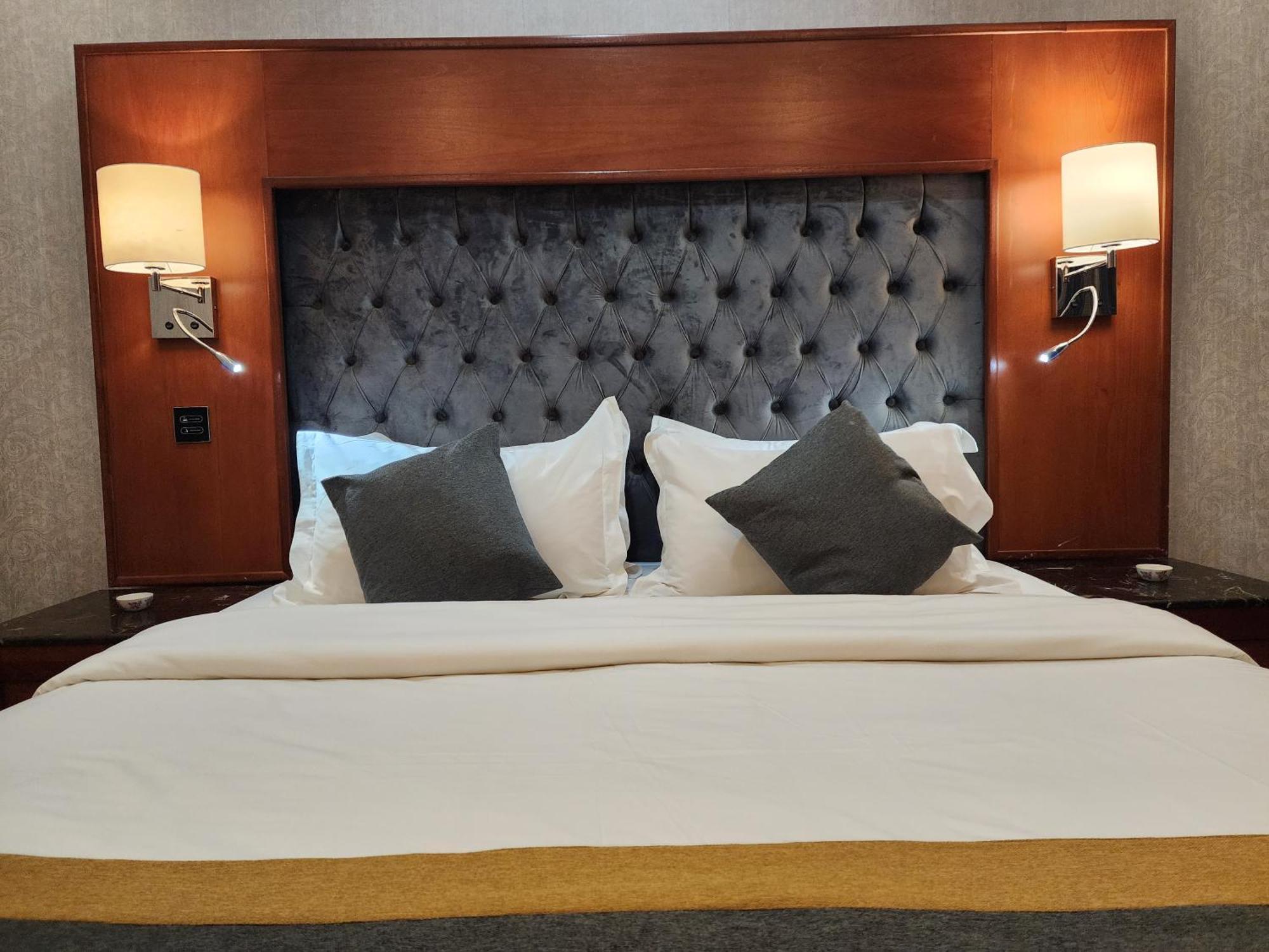 Shaty Alhayat Hotel Suites เจดดาห์ ภายนอก รูปภาพ