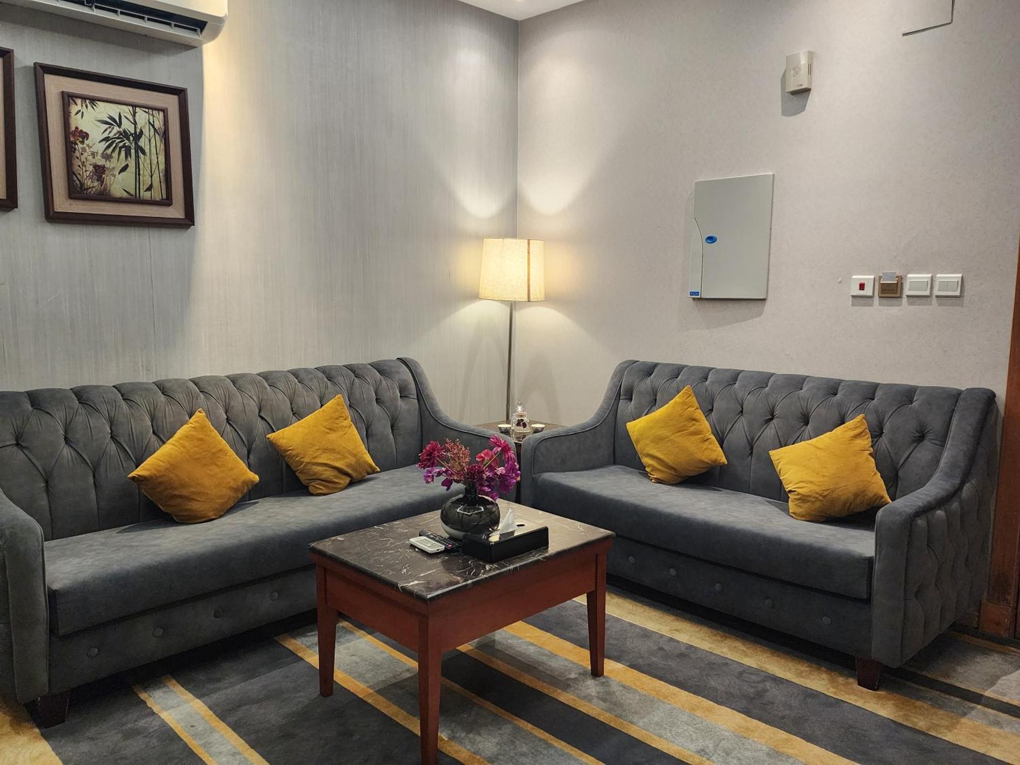 Shaty Alhayat Hotel Suites เจดดาห์ ภายนอก รูปภาพ
