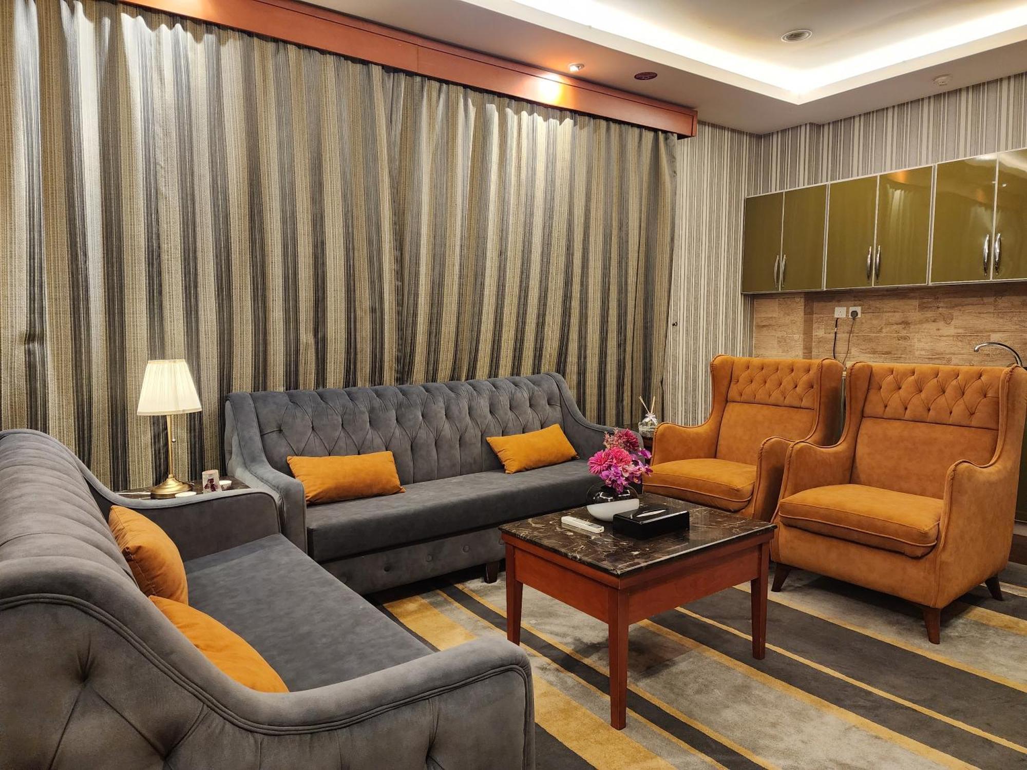 Shaty Alhayat Hotel Suites เจดดาห์ ภายนอก รูปภาพ