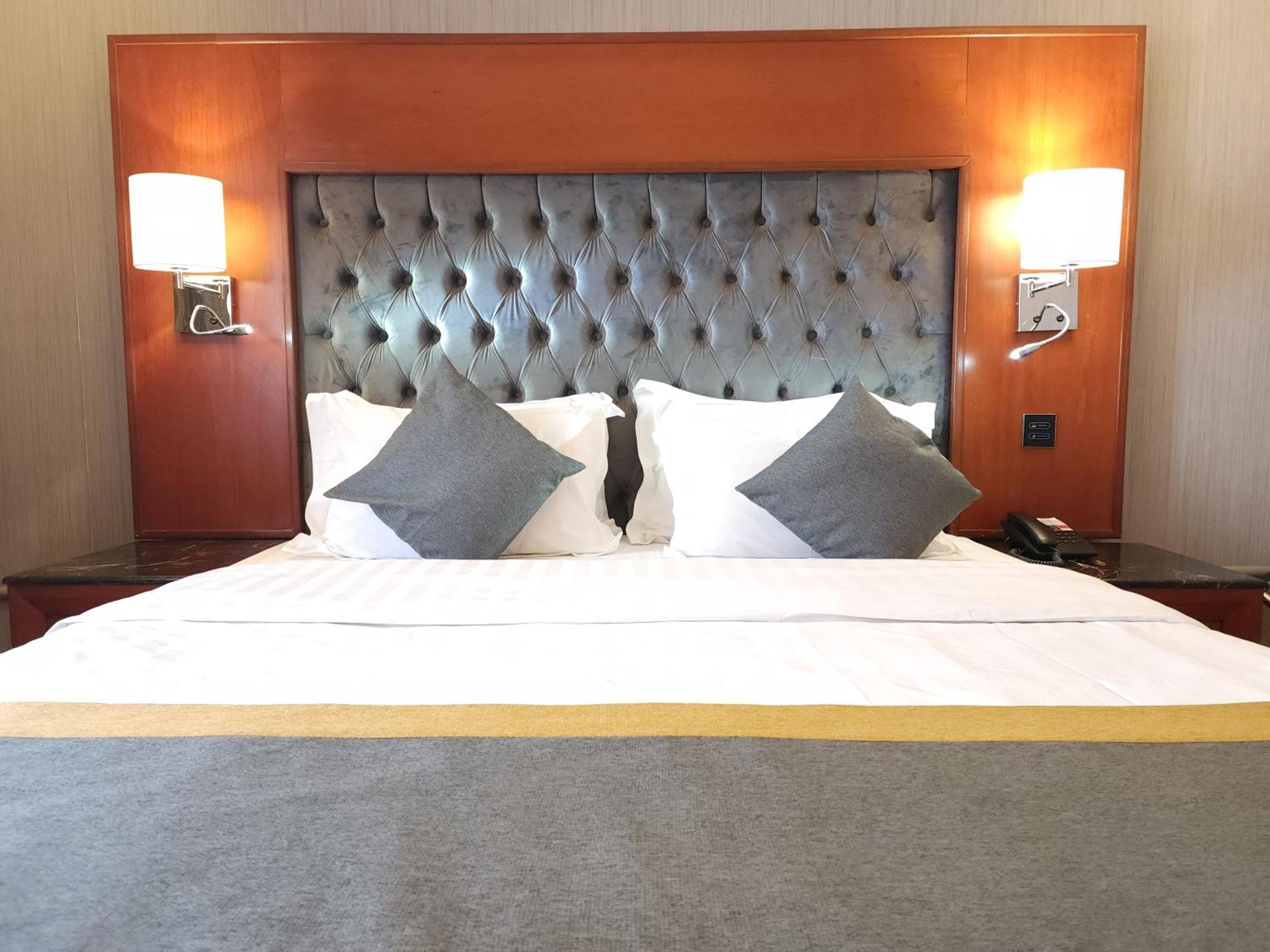 Shaty Alhayat Hotel Suites เจดดาห์ ภายนอก รูปภาพ