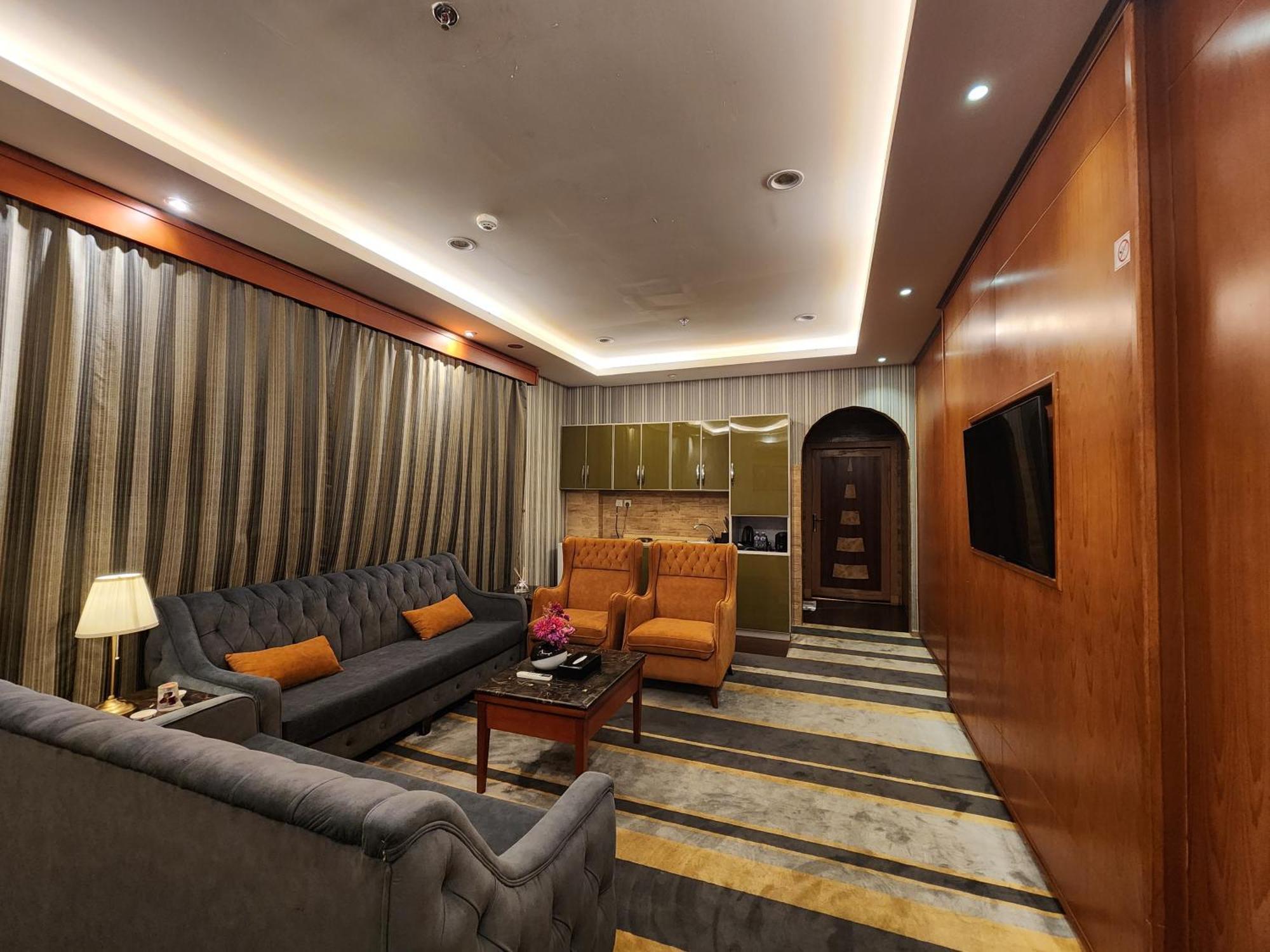 Shaty Alhayat Hotel Suites เจดดาห์ ภายนอก รูปภาพ