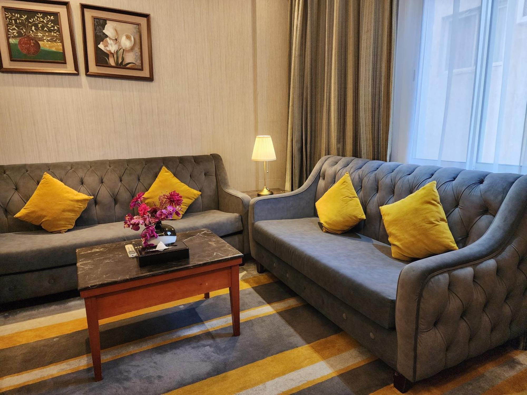 Shaty Alhayat Hotel Suites เจดดาห์ ภายนอก รูปภาพ